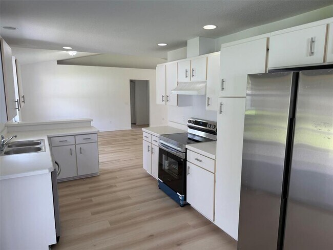 Building Photo - 6 Prince Manfred Pl