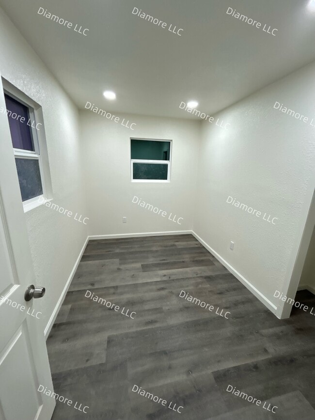 Building Photo - 212 High St