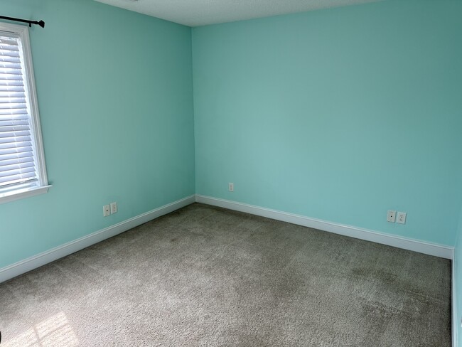 Building Photo - 134 Annie Rd