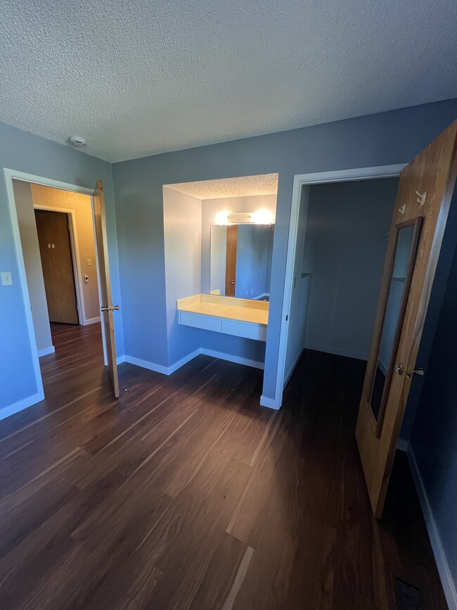 Building Photo - 1350 Ruby Ct