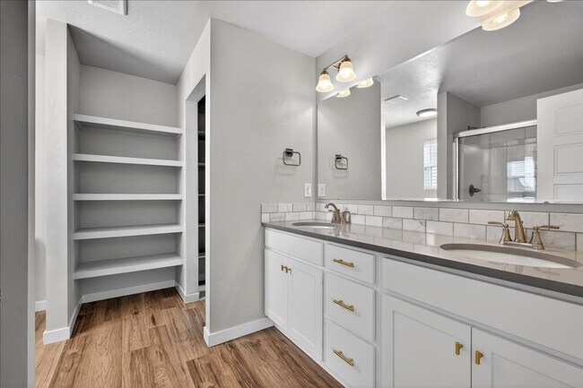 Building Photo - Luxury & Convenience: Newer 4 Bedroom, 2.5 Bath N. Meridian Home