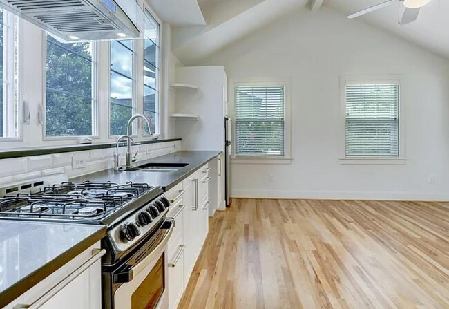 Building Photo - 4518 Red River St