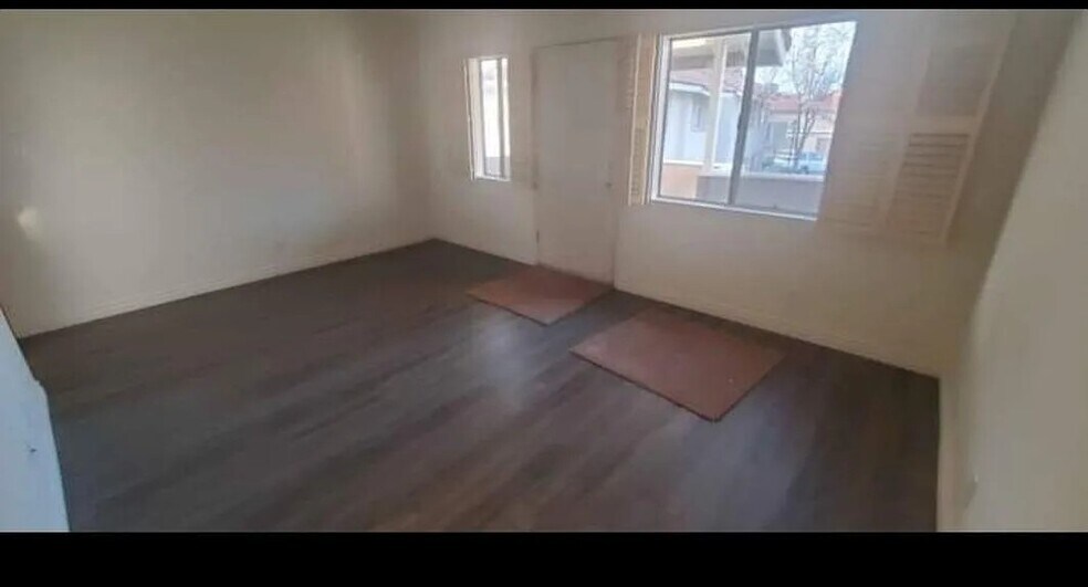 Building Photo - 3645 Country Oaks Loop