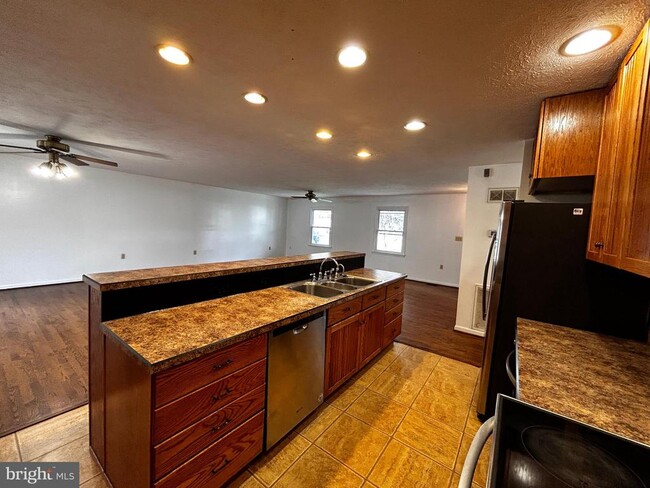 Building Photo - 123 Meadowbrooke Pl