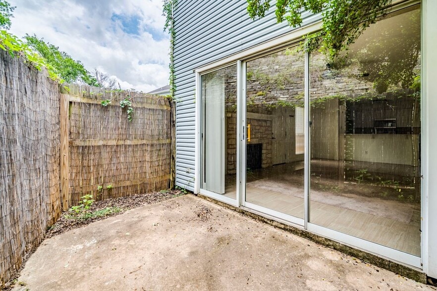 Building Photo - 6901 Old Quarry Ln