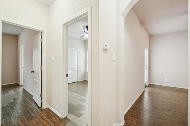 Building Photo - 5422 Sunlit Brk