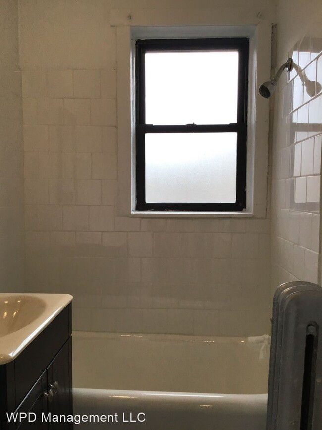 Building Photo - 434 E 81st St