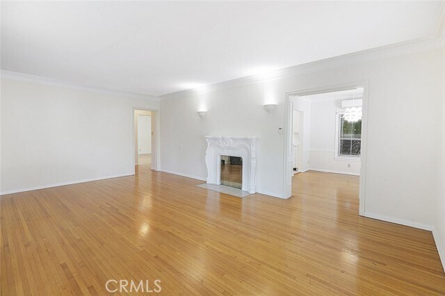 Building Photo - 5966 San Vicente Blvd