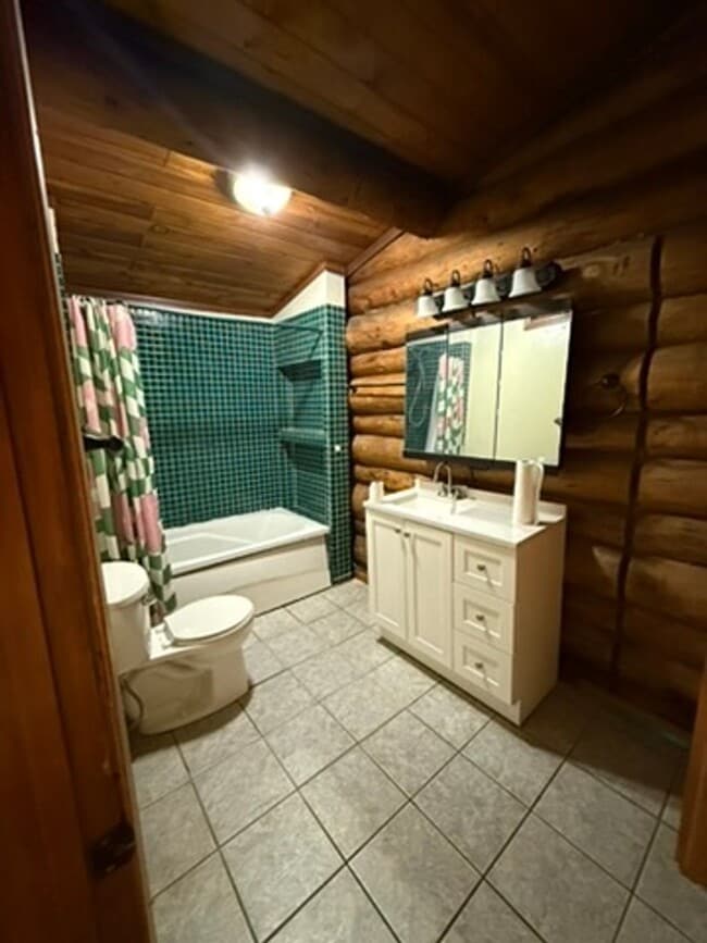 Building Photo - Spacious Pet-Friendly Home with Fireplace, Garage & Huge Deck Near Fairbanks