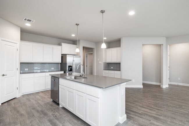 Building Photo - 155 Dogwood Ave