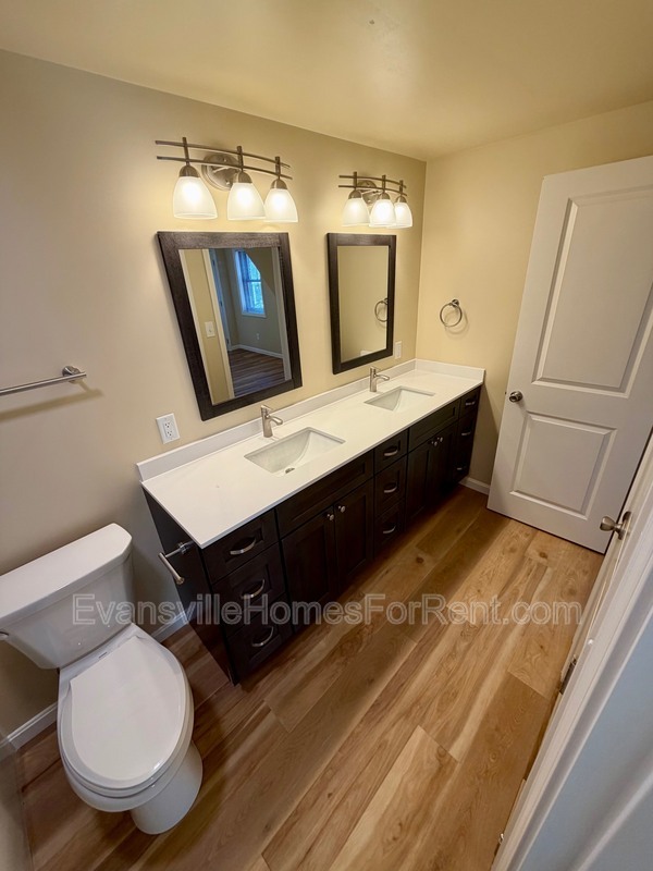 Building Photo - 513 S Kerth Ave