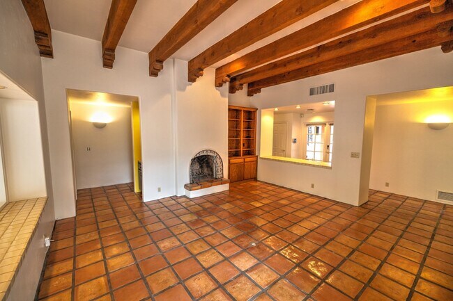 Building Photo - Single Story Foothills Home!