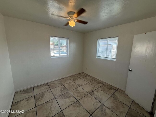Building Photo - 4634 E Montecito St