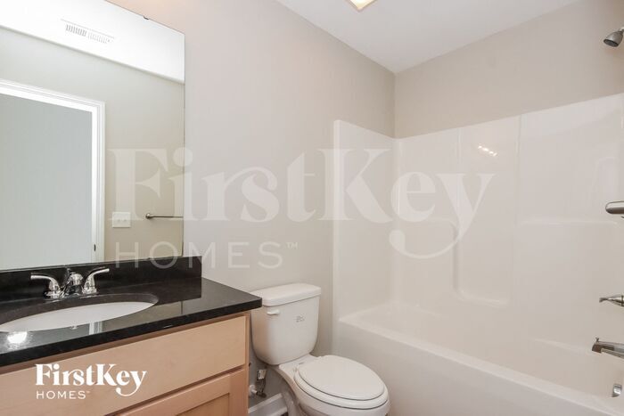 Building Photo - 625 Wilson St