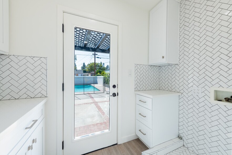DOOR TO YARD - 1011 N Florence St
