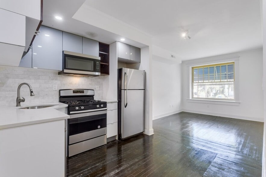 Building Photo - The Kensington at 516 Orange St!