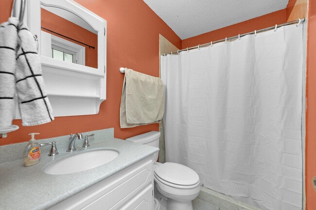 Building Photo - 400 Brown Pl