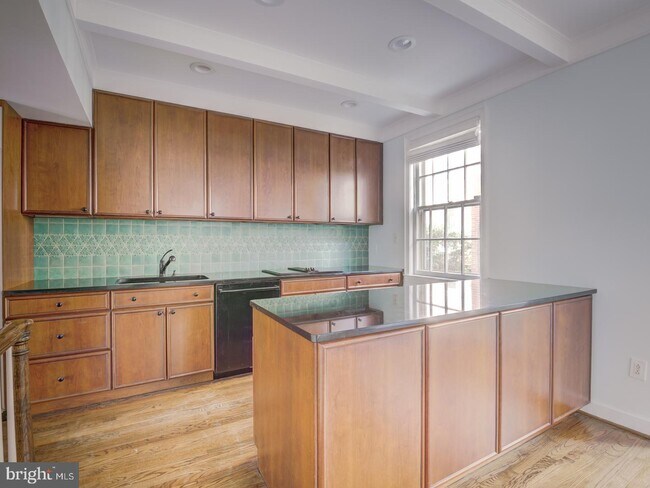 Building Photo - 4354 Westover Pl NW