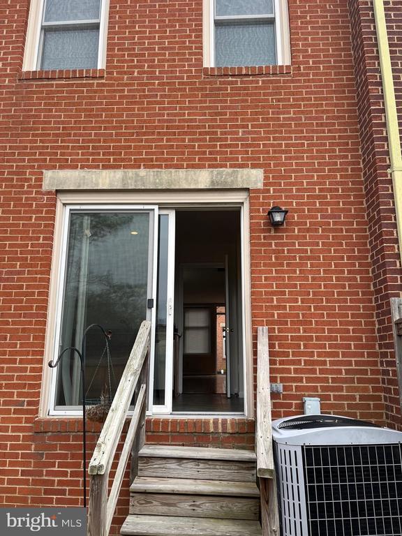 Building Photo - 1533 Oronoco St