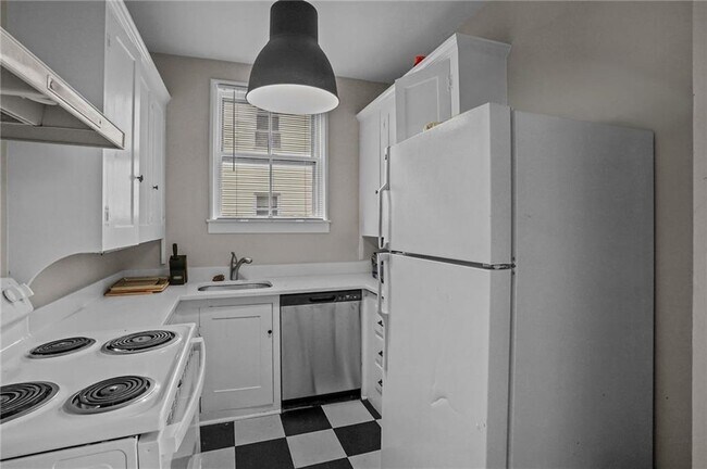 Building Photo - 30 Gould St