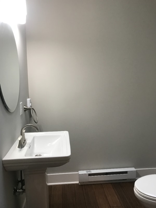 Building Photo - 868 1/2 S Main St