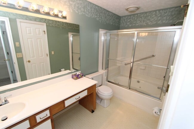 Building Photo - 2 Bedroom 1 and half Bathroom Single Family House