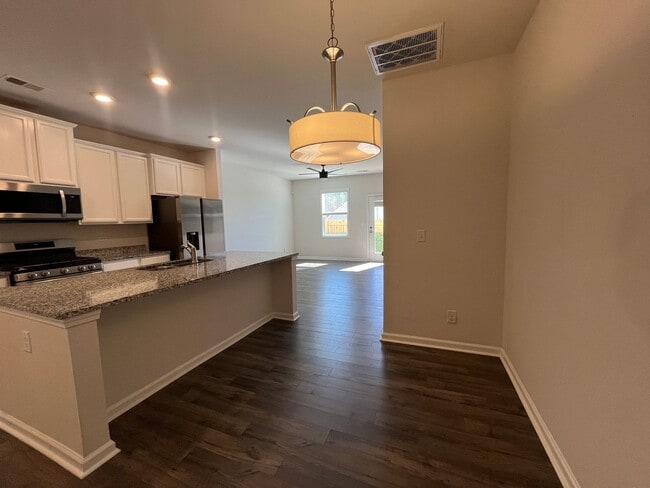 Building Photo - Spacious Townhome Available Now!