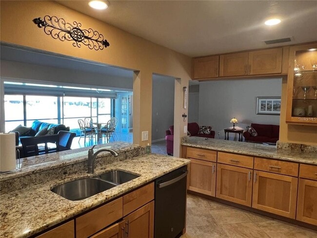 Building Photo - 5581 Golf Pointe Dr