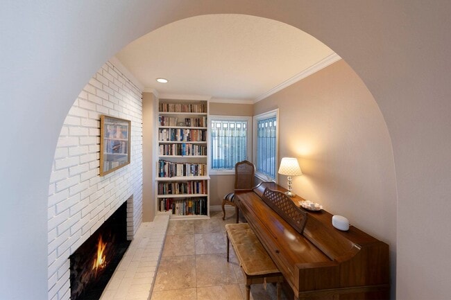 Building Photo - 30932 Colonial Pl