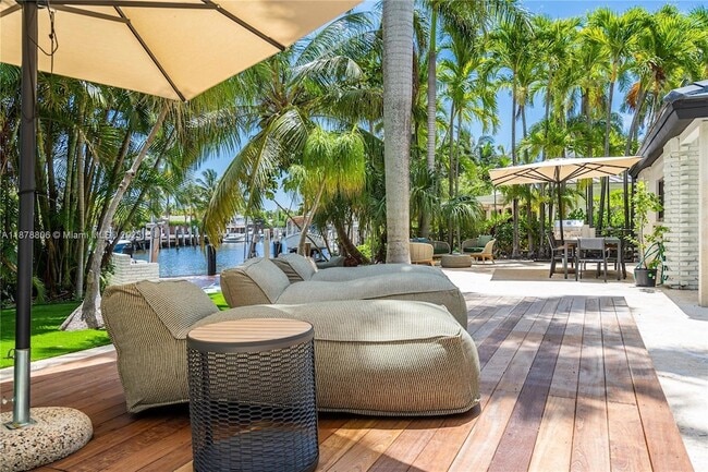 Building Photo - 2500 Bayview Dr