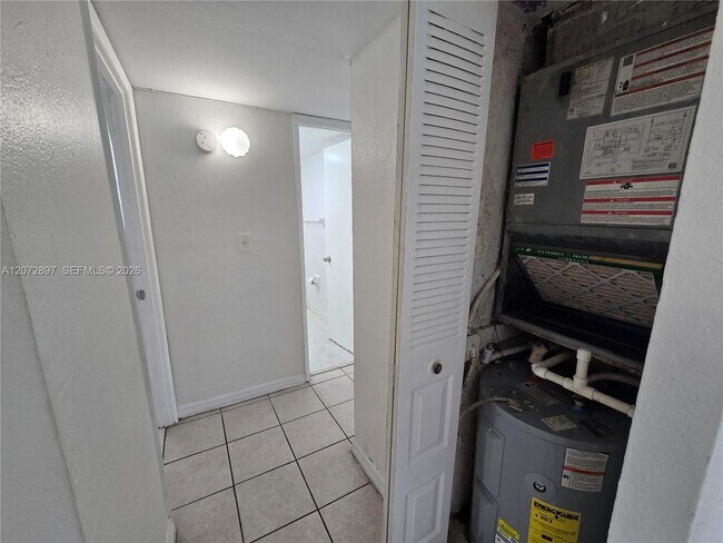 Building Photo - 801 NW 47th Ave