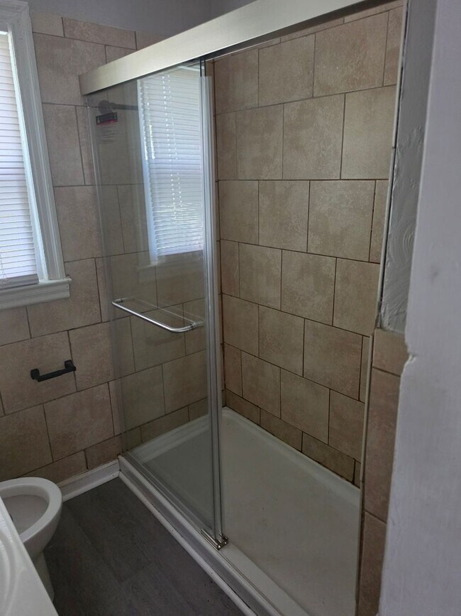 Building Photo - **IF YOU SIGN A 2 YEAR LEASE,  PAY RENT ON TIME EACH MONTH AND DONT DEFAULT ON YOUR LEASE. WE WIL...