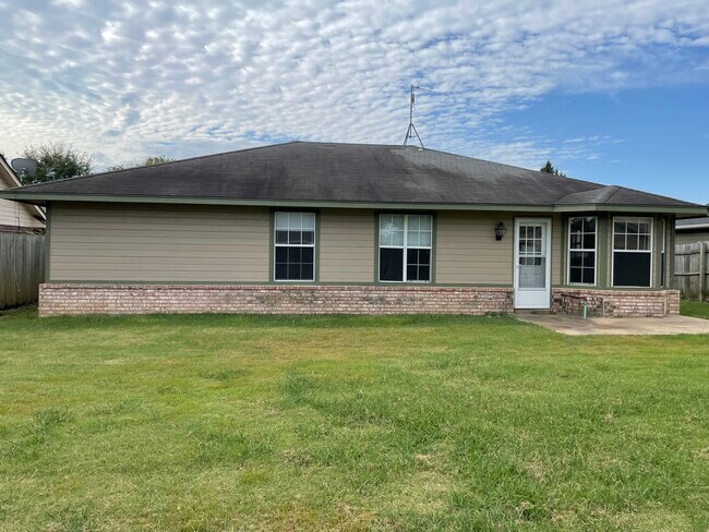 Building Photo - 9457 Magnolia Wood Dr