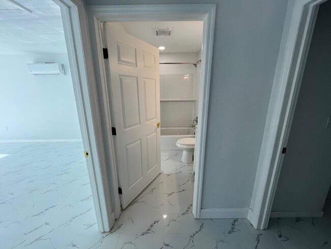 Building Photo - 2025 W Bermuda Rd