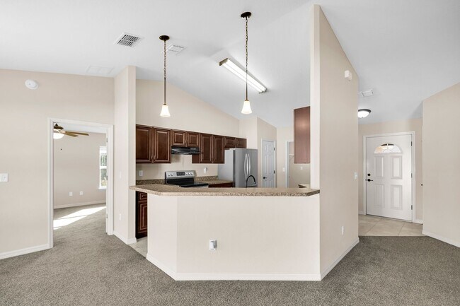 Building Photo - Large 4 Bedroom Rental!