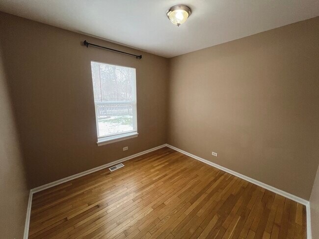 Building Photo - 2610 S Elmkirk Park