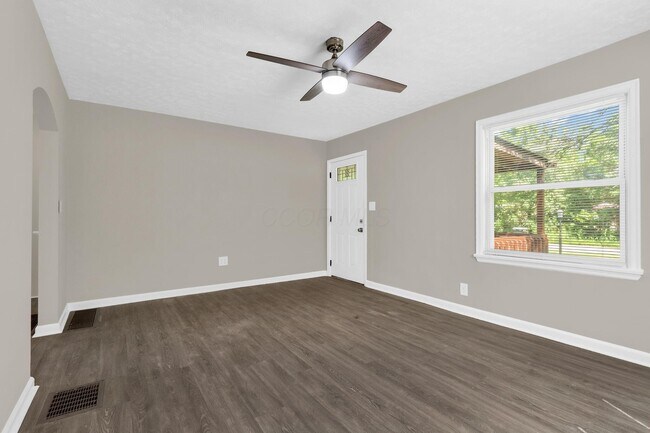 Building Photo - 1059 Lawrence Dr