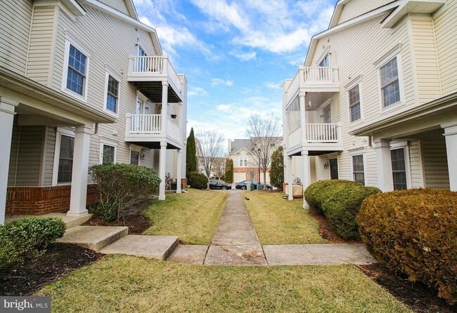 Building Photo - 2035 Astilbe Way