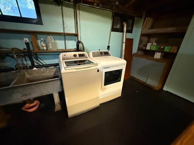 Building Photo - Vintage Urban Farmhouse 3 Bd 1 Bath home! Large bonus room & Balcony!  Surrounded by trees on lar...