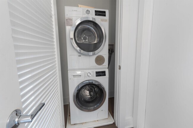 Building Photo - 9 Ave at Port Imperial