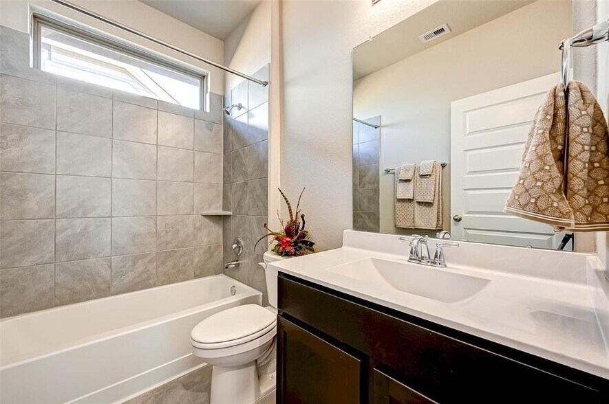 Building Photo - 8527 Golden Field Dr