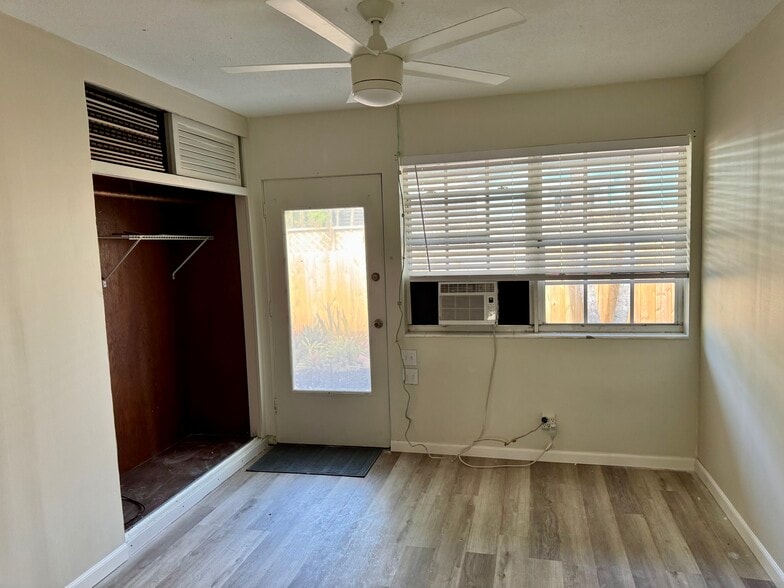 Building Photo - 217 SW 11th Ct