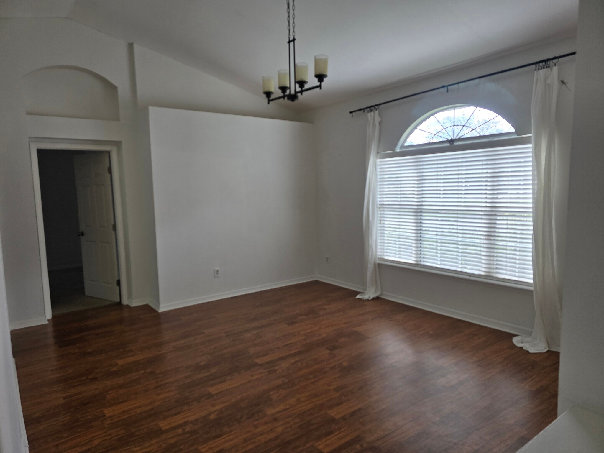 Living room - 2169 Saint Martins Dr W