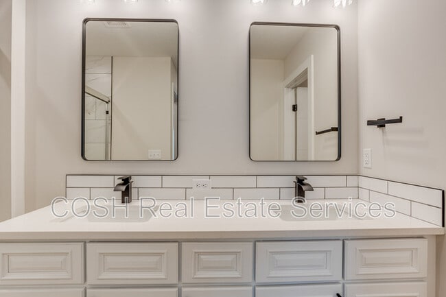 Building Photo - 8423 W 37th Ct N