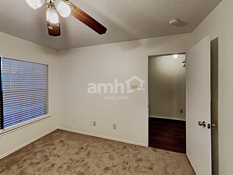 Building Photo - 8334 Tavern Pt