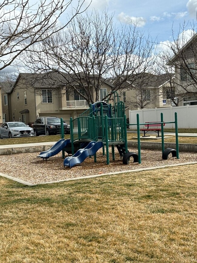 Building Photo - Beautifully Updated Foxboro Townhome – Steps from Nature Trails