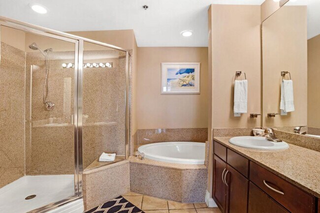 Building Photo - 9860 S Thomas Dr