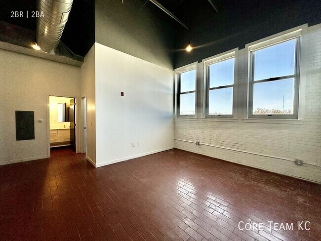 Building Photo - 1180 E 30th St