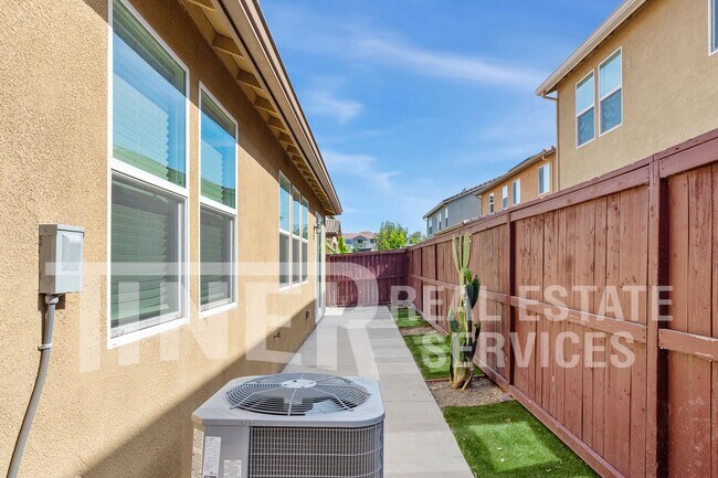 Building Photo - 8409 Stara St