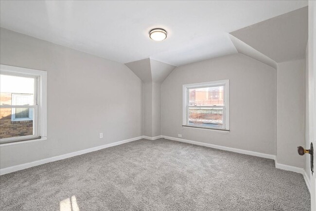 Building Photo - 3 Bedroom, 1 Bathroom Rental in Avalon